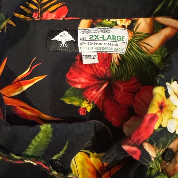 LRG Hawaiian shirt - Picture 3 of 3